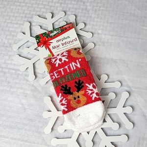 Aloe Infused Women's Christmas Socks 5-11